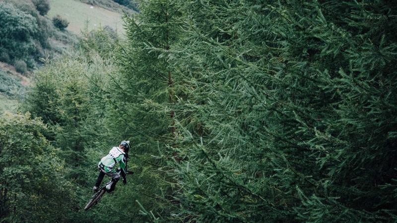 10 Pro Hacks to Make Your Phone Battery Last 24 Hours Longer